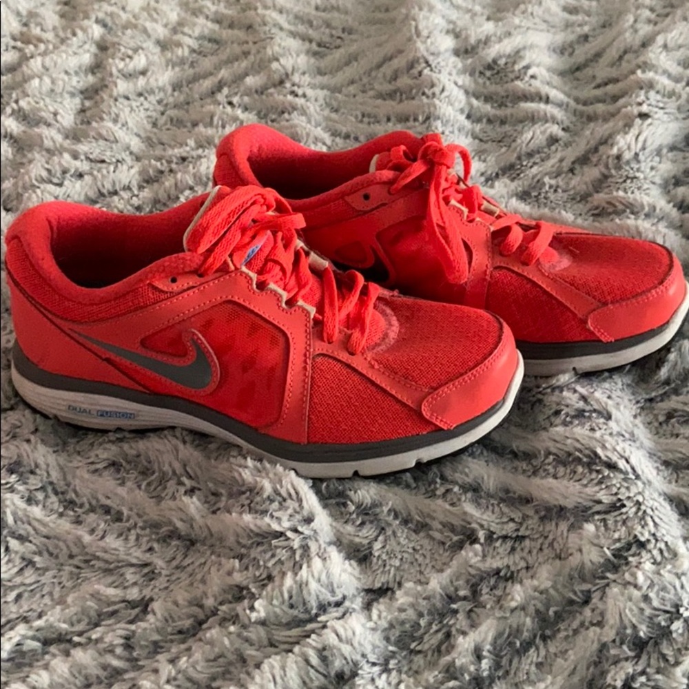 Nike coral shoes